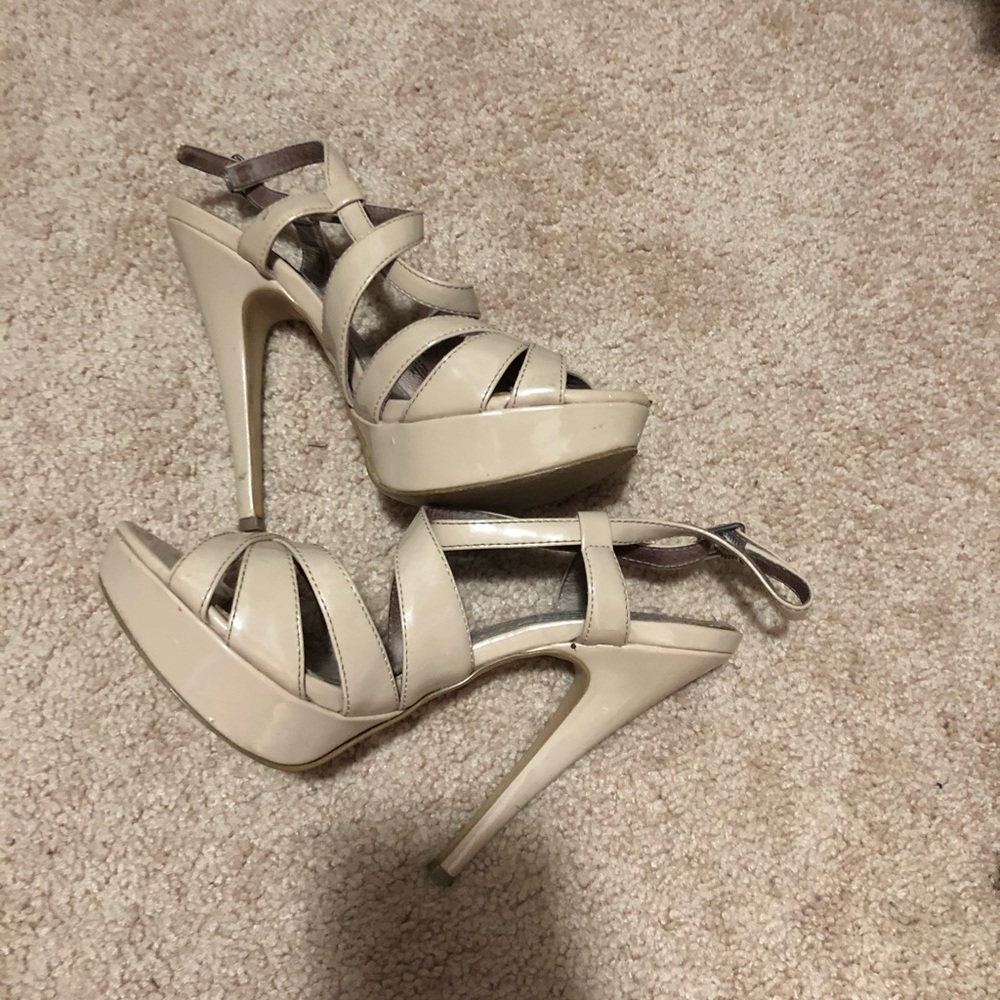 NUDE STEVE MADDEN HEEL